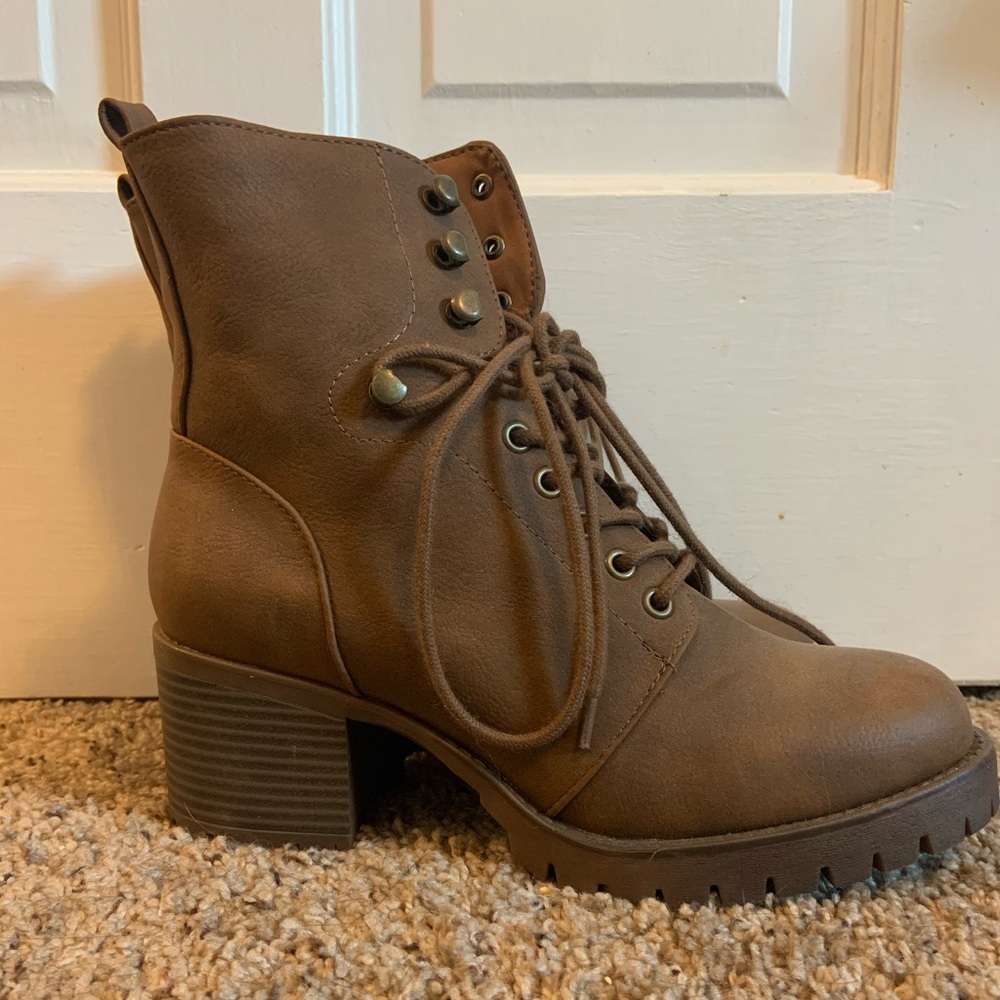 Light brown boots | Open box | Never worn